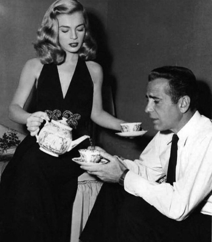 ↩️🖼 #名人 #电影 丽兹白·斯科特（Lizabeth Scott）是1940年代黑色电影（film noir）中颇具代表性的”蛇蝎美人”（femme fatale）演员之一，因嗓音低沉沙哑...历史老照片（中文）Timeless Archives:#名人 奥黛丽·赫本在《战争与和平》（1956年）中的造型#名人 #电影 丽兹白·斯科特（Lizabeth Scott）是1940年代黑色电影（film noir）中颇具代表性的”蛇蝎美人”（femme fatale）演员之一，因嗓音低沉沙哑，常被媒体拿来与劳伦·白考尔（Lauren Bacall）相提并论，甚至被封为”低音拉娜·特纳”或”穷人版白考尔”之类的绰号——尽管她本人对此并不完全认同，也一直努力想摆脱这种比较