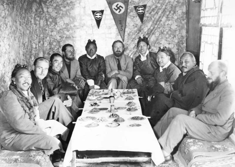 1938 年，德国党卫队官员在拉萨会见西藏贵族和中国代表