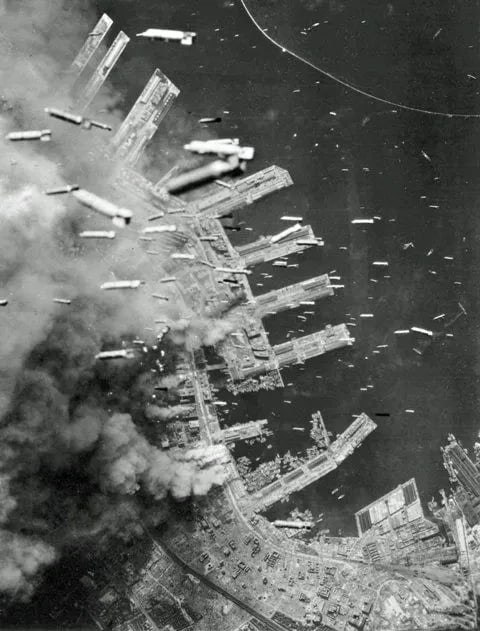 1945年6月5日，对日本神户港的轰炸1945年6月5日，对日本神户港的轰炸