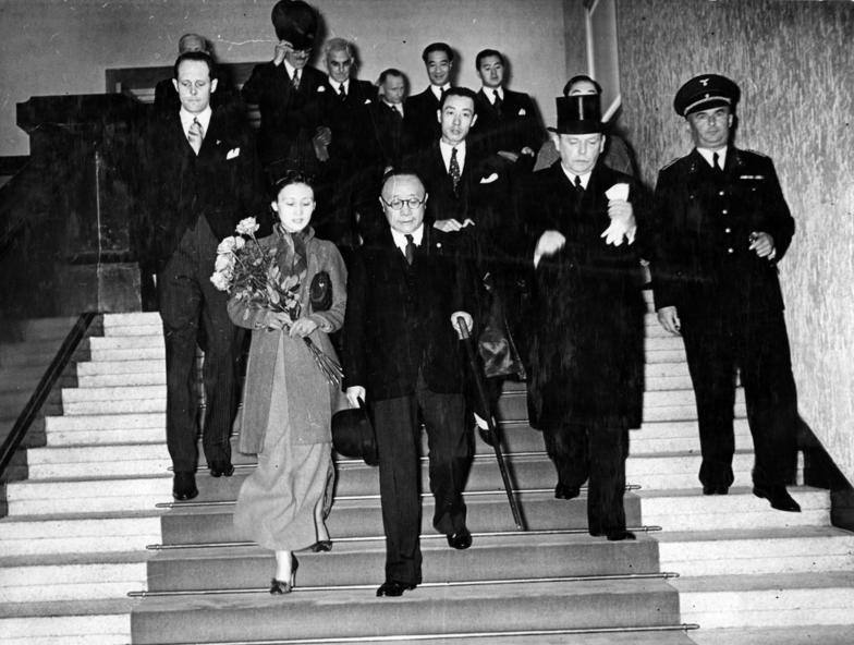 中国驻柏林大使陈介，于1941年12月8日向德国递交了中国的宣战书