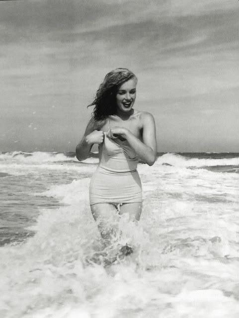 1949，穿着泳衣的玛丽莲梦露1949，穿着泳衣的玛丽莲梦露